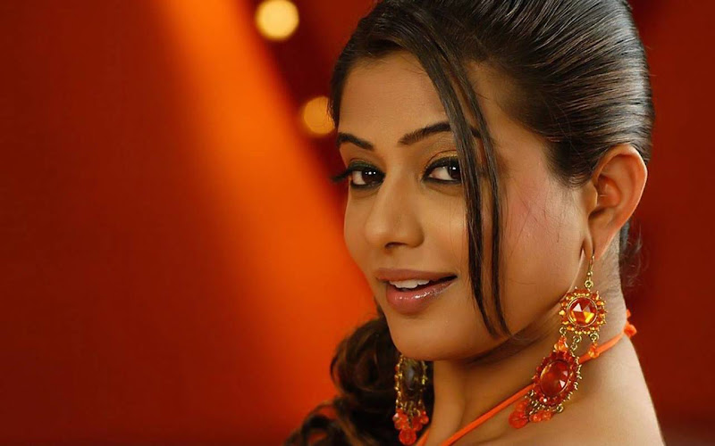 Tamil Actress Priyamani Widescreen Wallpaper