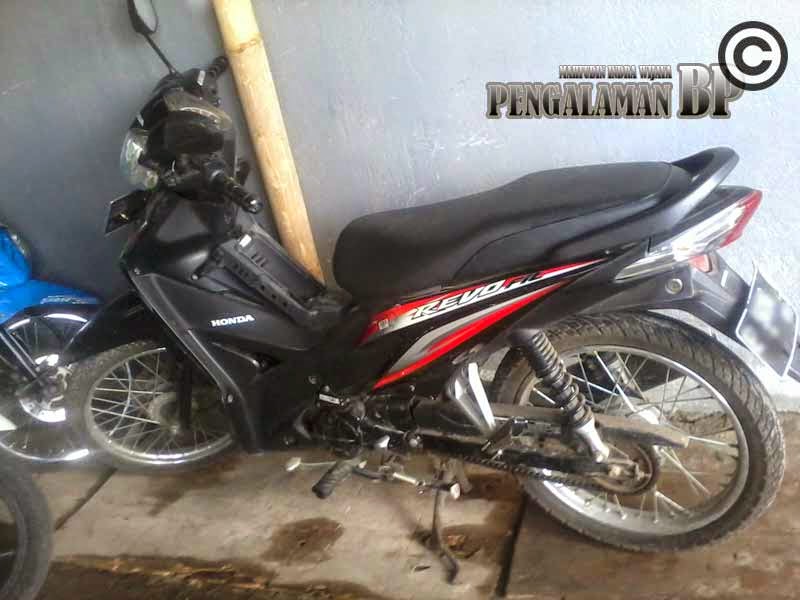 Cara Sederhana Mengambil Bensin dari  Tangki  Motor  