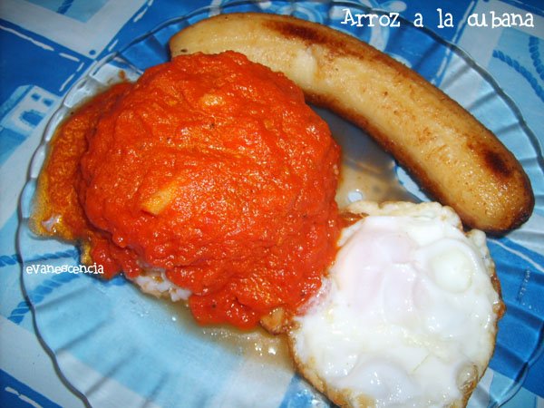 arroz a la cubana con huevo y platano frito