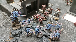 Genestealers assault the raptors