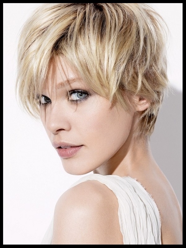 Short Layered Hairstyles For Round Faces