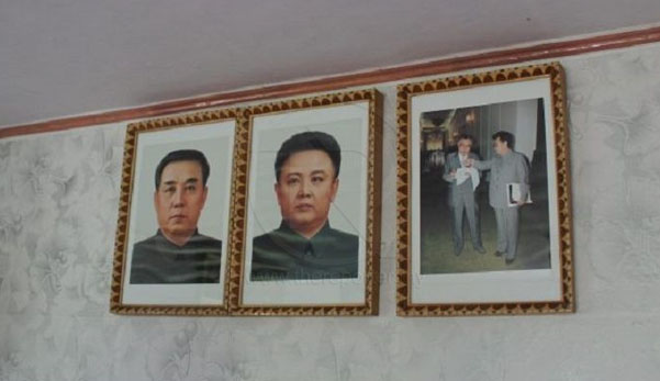 Hanya kerana selamatkan anak dari kebakaran berbanding gambar bapa & datuk Kim Jong Un, ibu ini dipenjara