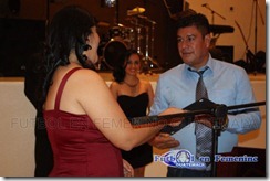 reconocimiento a patricia loyo, entrega jaime mazariegos lnffg 2012.-