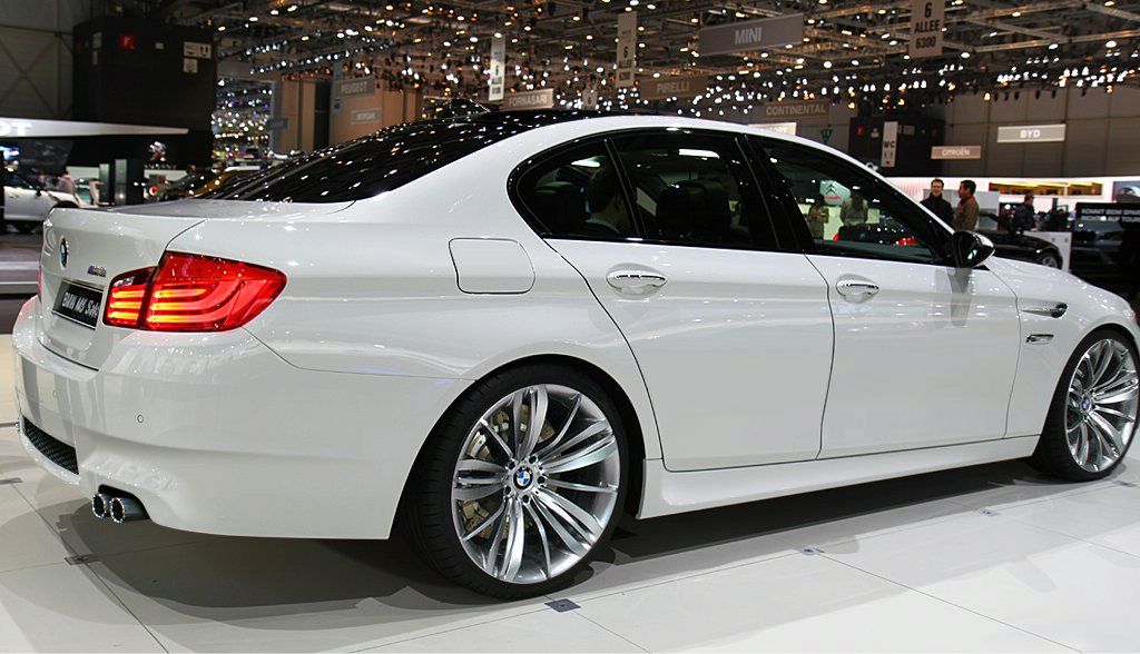 BMW M5 F10 side