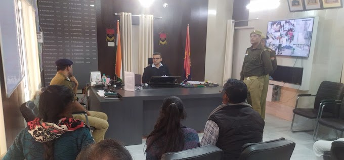 पुलिस अधीक्षक चन्दौली जनता दर्शन में आए फरियादियों की सुनी समस्याएं