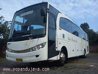 armada bus pariwisata di surabaya