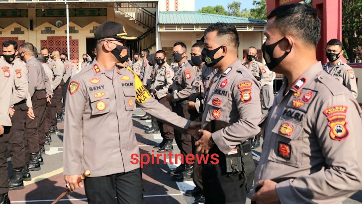 Cek Penampilan dan Kelengkapan Personel, Kapolres Takalar Apresiasi Kedisiplinan Anggotanya