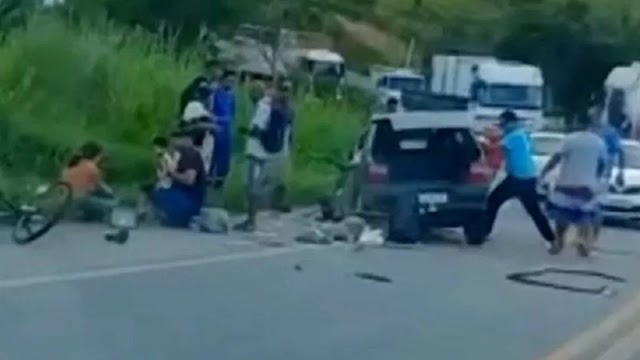 Batida frontal entre caminhão e carro deixa uma pessoa morta e duas feridas no extremo sul da BA