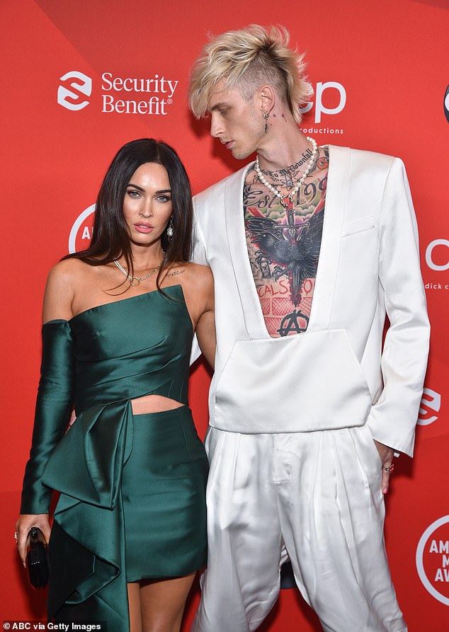 A "tattoo" from Megan Fox in Spanish for her boyfriend, Michel Jean, I know his story