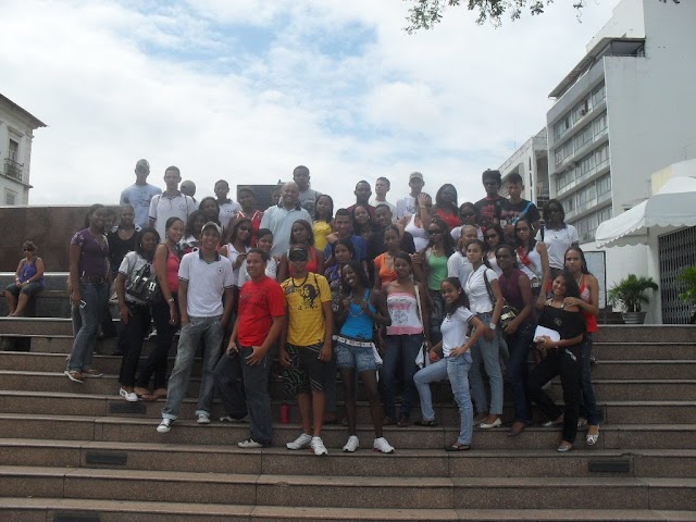 Alunos do Edgard Santos visitam a cidade de Salvador