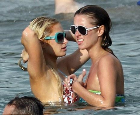 Paris Hilton Hot Bikini Sexy Pictures