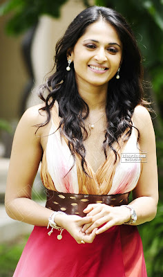 HOT ANUSHKA SHETTY Pics Cute and Lovely Actress Of South India