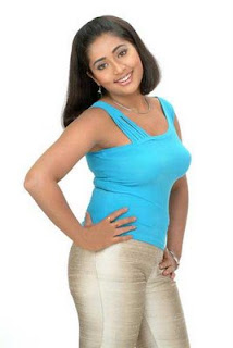 Navya Nair  Bollywood actress pictures wllpepar free download