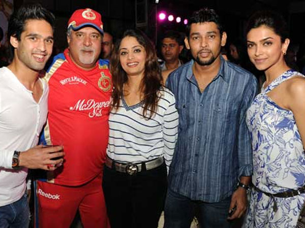 Deepika Padukone Rare Pictures With Vijay Mallya! 