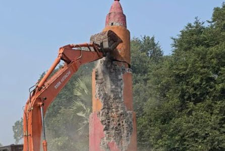  Naxalite Monument Demolished | पुलिस ने नक्सलियों द्वारा बनाये गए विशालकाय स्मारक को किया ध्वस्त