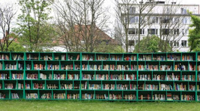 Perpustakaan di lapangan - Sekitar Dunia Unik