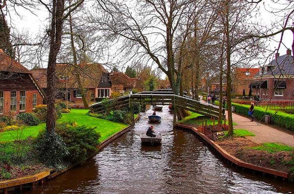 10.) Giethoorn, Netherlands - Welcome To The 19 Most Charming Places On Earth. They’re Too Perfect To Be Real.