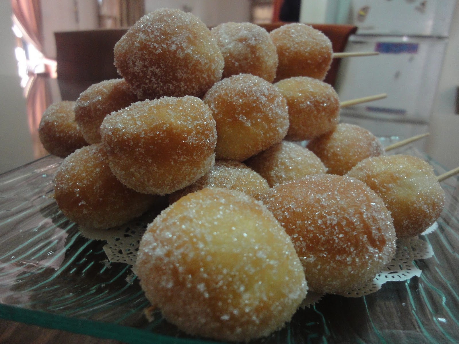 JUICY CAFE: DONUT BALL