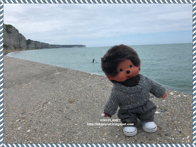 kiki monchhichi aussie berger australien bebichhichi fecamp normandie scène maritime, plage, galets