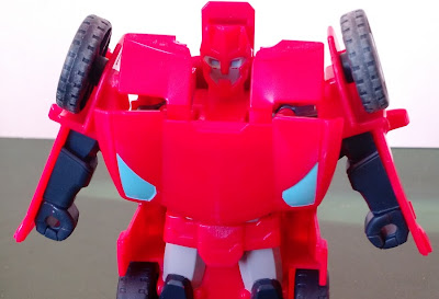 Brinquedo de plástico, transformer de robo em carro vermelho - Hasbro - 15cm de comprimento R$ 40,00