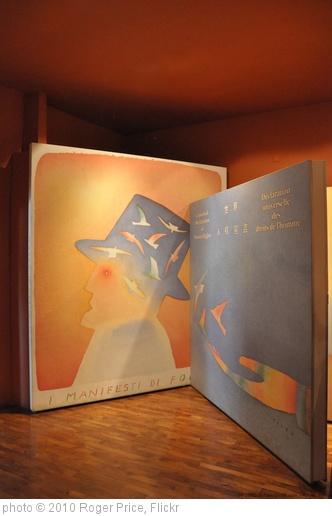'Go inside the book...this is quite original' photo (c) 2010, Roger Price - license: http://creativecommons.org/licenses/by/2.0/