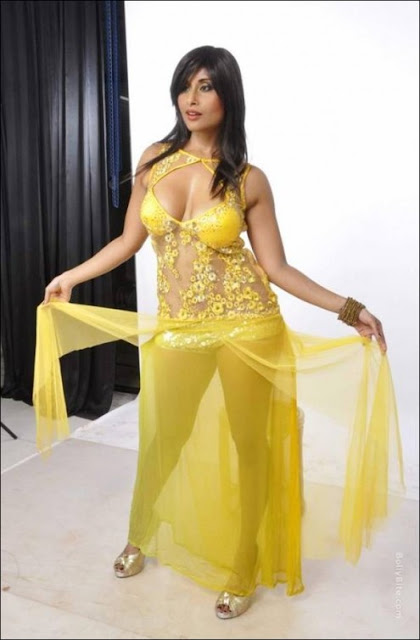 aiysha saagar yellow dress