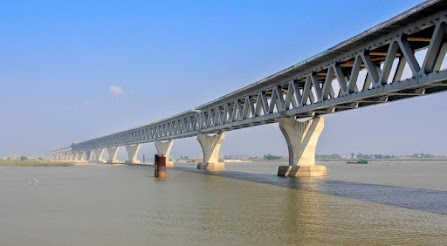 পদ্মা সেতুর শেষ স্প্যানটি বসানোর কাজ শেষের পথে The work of installing the last span of Padma bridge is nearing completion