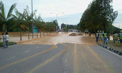 Daily News Malaysia: Gambar-gambar kejadian tanah runtuh ...