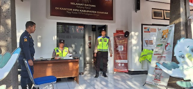 Pastikan Aman, Polres Gianyar Maksimalkan Penjagaan Kantor KPU Gianyar