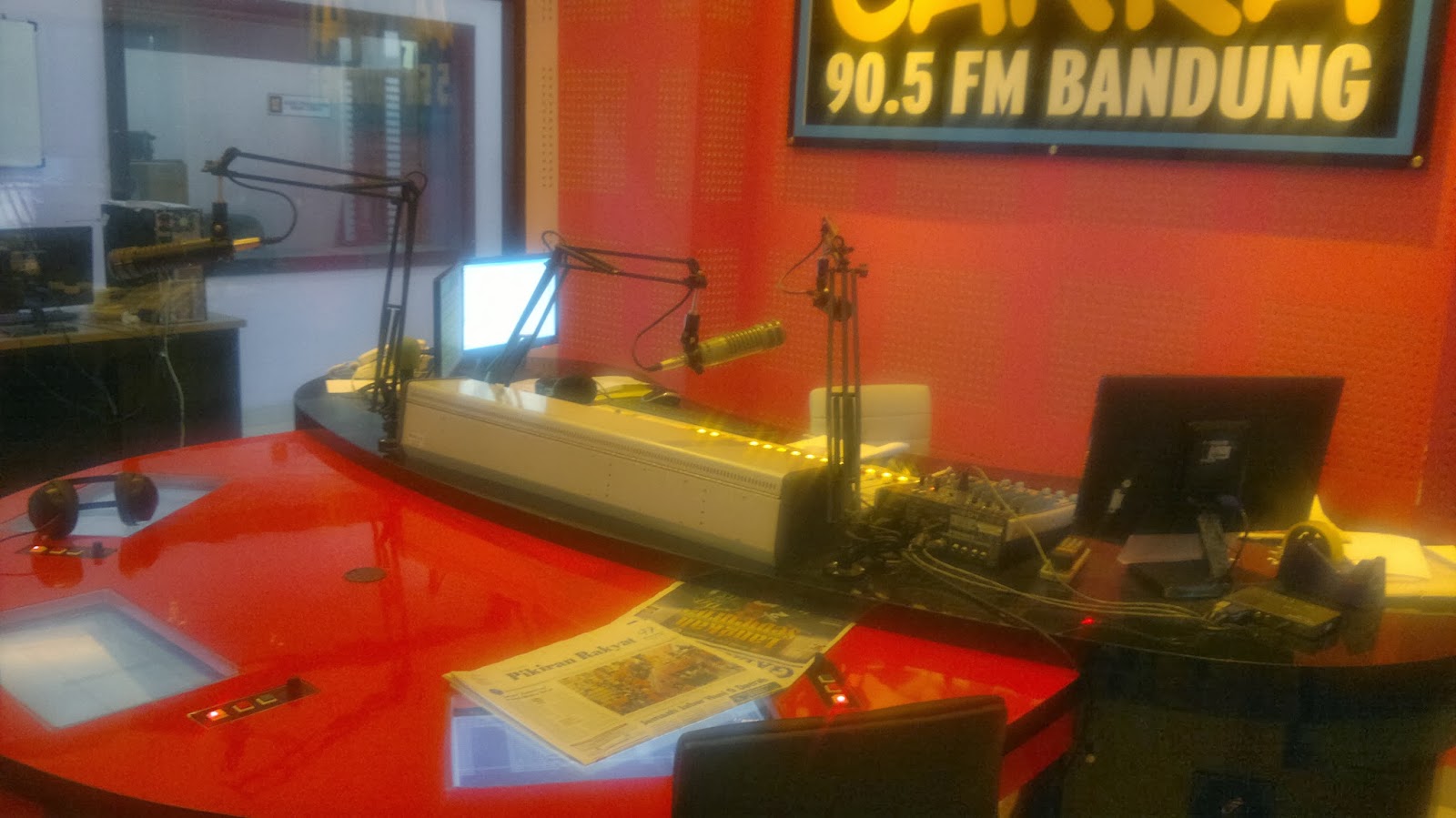 Radio Branding Materials: Studio Interior  Cakra 90.5 FM Bandung 2013