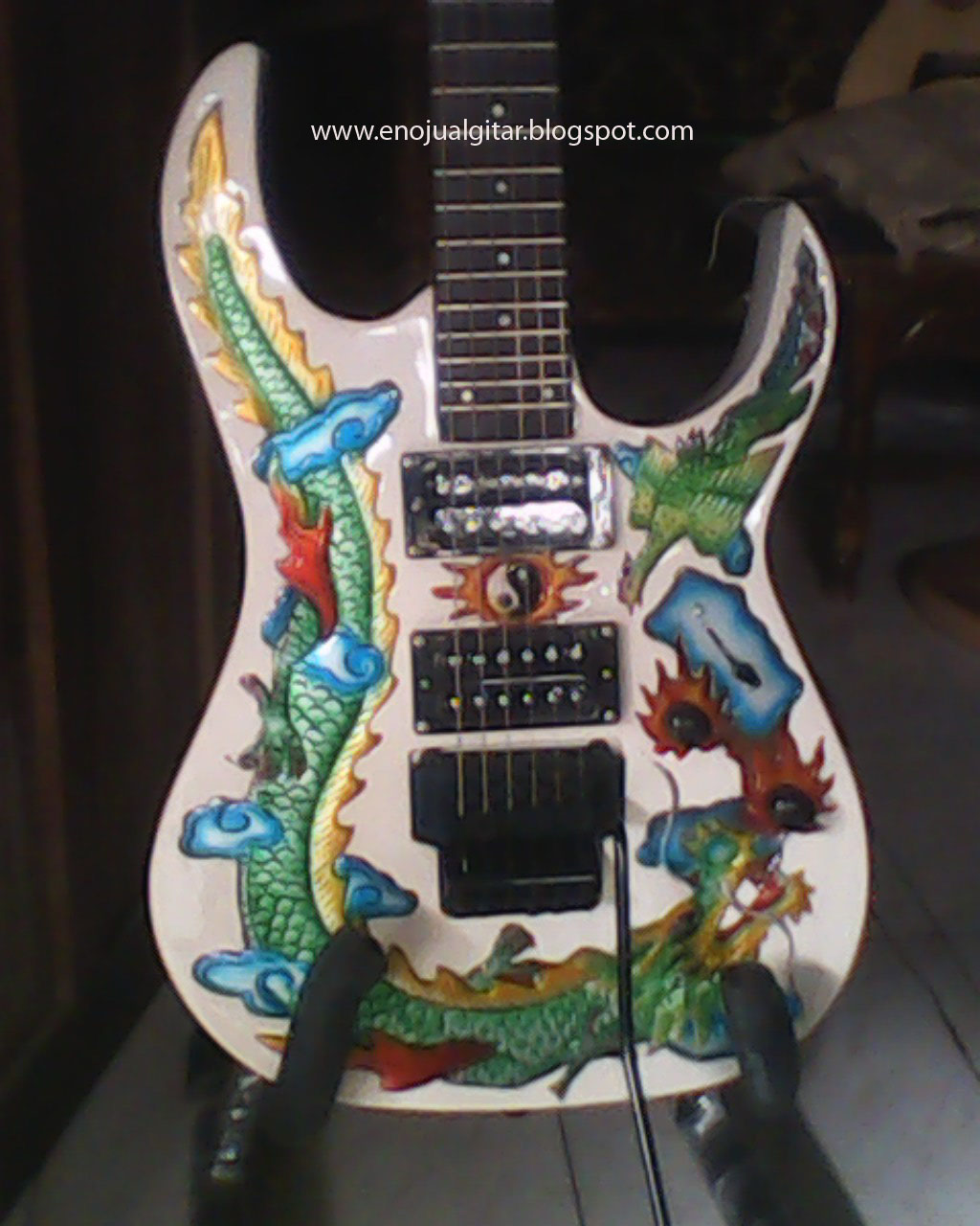 Jual Gitar Elektrik Custome White Ukir Harga  Grosir