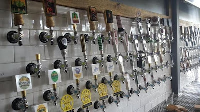 Inaguran un bar con 366 grifos de cerveza