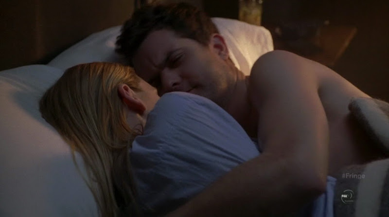 Joshua Jackson Shirtless on Fringe s3e20