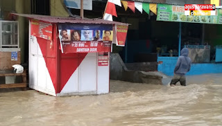 Rumah terendam banjir