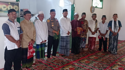 Kapolsek Bualemo Gelar Kegiatan Jum'at Curhat dan Pembagian AL Quran dan  Iqra    Di Mesjid AL JARIAH 