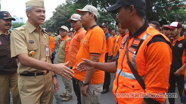 Ganjar Mengirim 100 Personel Relawan Bantu Banjir Jakarta dan Jabar