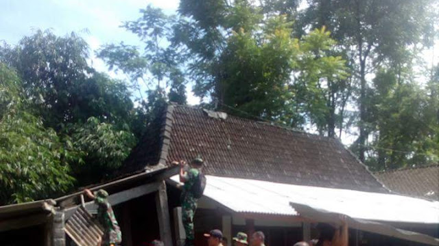 Tebing Setinggi 15 Meter di Perumahan Argomulyo Longsor, Satu Rumah Warga Rusak