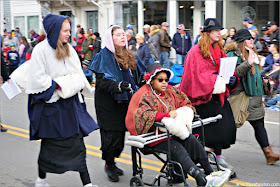 Cantantes de Villancicos en el Desfile de Acción de Gracias de Plymouth