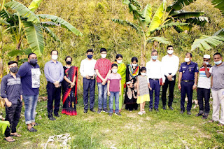 গোলাপগঞ্জে আনারস বাগান পরিদর্শনে সিলেটের ডিসি এম কাজী এমদাদুল ইসলাম