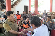 Terima Aspirasi Pengungsi, Wagub Kandouw Serahkan Bantuan di Posko Tagulandang