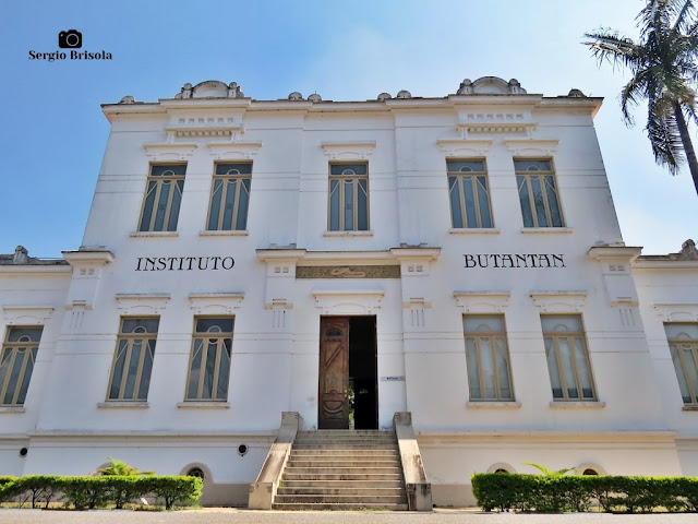 Vista ampla do Edifício Vital Brazil (Biblioteca) - Instituto Butantan - São Paulo
