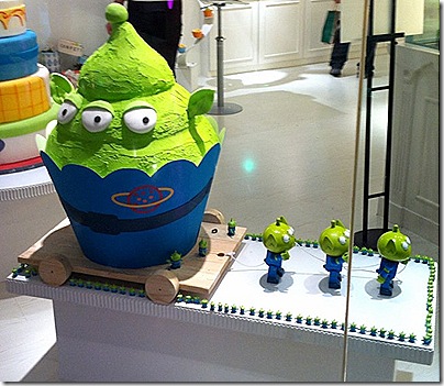 Little Green Men Cake