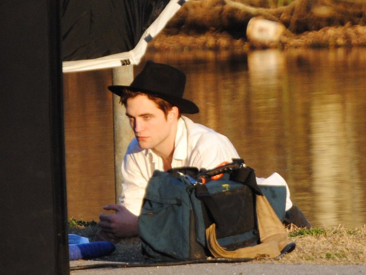 robert pattinson 2011 vanity fair photo shoot. I subscribed to Vanity Fair