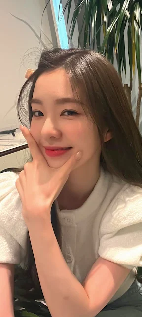 Irene looks are no joke. She is always being compared to SNSD’s Yoona and F(x)’s member Krystal who are better known as her seniors at SM Entertainment.