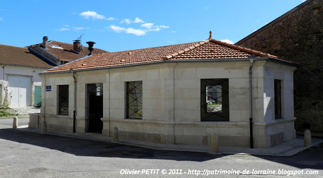 SAUVIGNY (55) - Le lavoir-fontaine