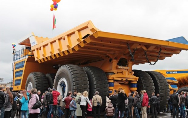 gambar truk terbesar di dunia - terbesar di dunia