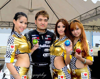 Essanne Yuxuan Singapore Sexy Model Sexy Golden Leather Dress In Race Car Show 19