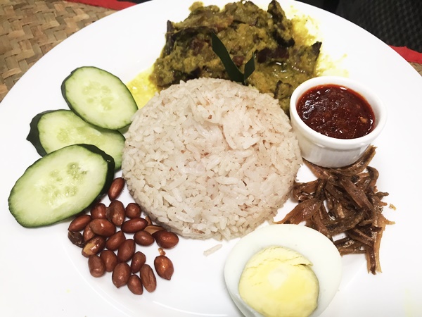 NASI LEMAK DAGING SALAI