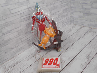 中古品　ウルトラマンフィギュアセット　９９０円