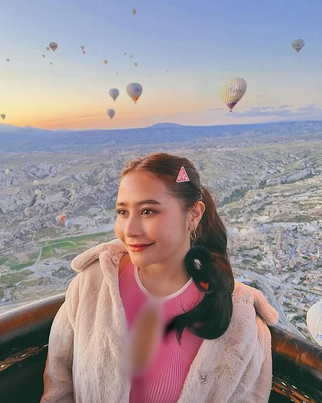 7 Potret Momen Prilly Latuconsina Naik Balon Udara Di Cappadocia, Turki